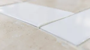 Jaki klej płytka na płytkę