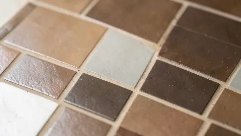 Jaki kolor fugi do brązowych płytek