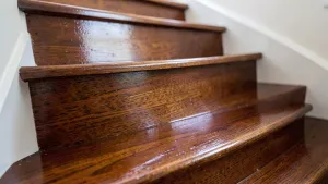 Jaki lakier do schodów