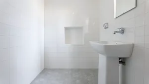 jakie kafelki do małej łazienki