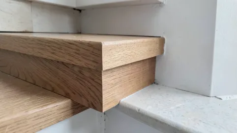 Jakie listwy przy schodach