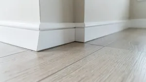 Jakie listwy przypodłogowe do paneli winylowych