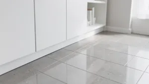 Jakie płytki do białych mebli