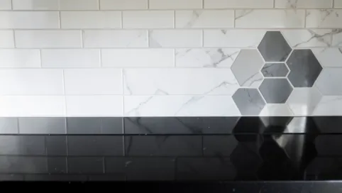 Jakie płytki do czarnego blatu