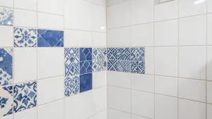 Jakie płytki do łazienki na ścianę