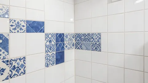 Jakie płytki do łazienki na ścianę