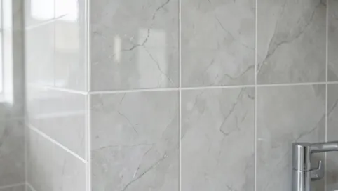 Jasnoszare płytki do łazienki