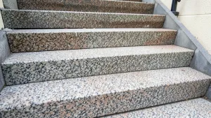Kamień na schody zewnętrzne cena