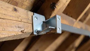 Kątowniki montażowe do schodów strychowych