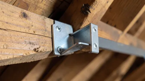 Kątowniki montażowe do schodów strychowych