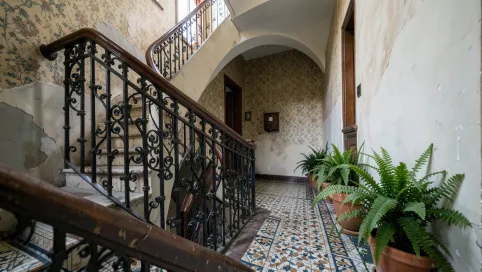 Klatka schodowa w kamienicy aranżacje