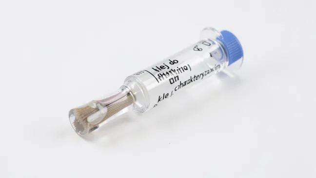 klej do charakteryzacji