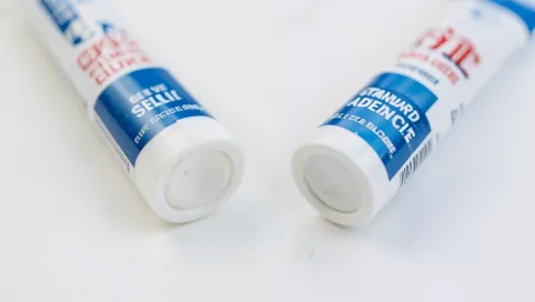 Klej do płytek żelowy czy zwykły