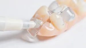 Klej do sklejenia złamanej protezy