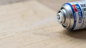 Klej kontaktowy w sprayu do forniru