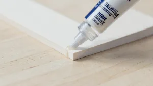 Klej montażowy do listew MDF