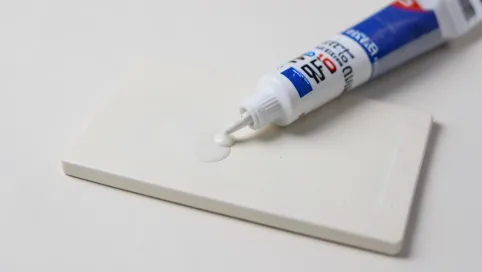 Klej montażowy do tabliczek z numerem domu