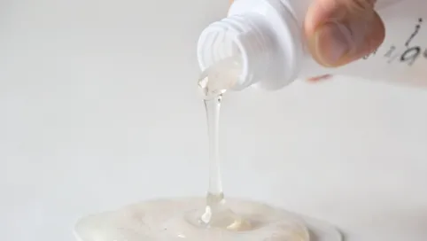 Klej szkolny w płynie