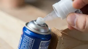 Klej w sprayu szybkoschnący