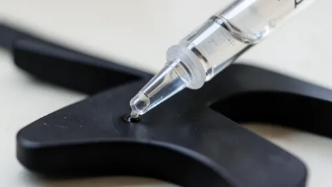 Klej żywiczny do plastiku