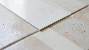 Klejenie paneli winylowych na płytki