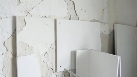 klejenie płyt g k na stare tynki cena