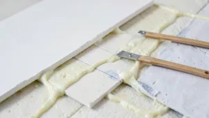 klejenie płyt gk na piankę