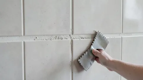 Klejenie płytek na płytki