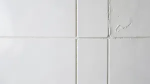 Klejenie płytek na tynk gipsowy