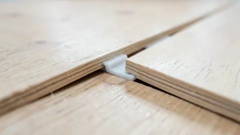 Kliny do paneli podłogowych