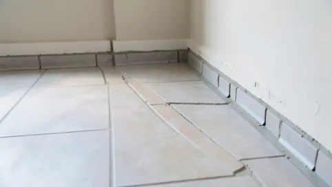 kolejność układania płytek ściana czy podłoga