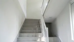 Koszt malowania klatki schodowej w bloku