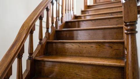 Koszt schodów drewnianych