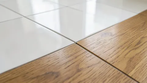 łączenie płytek z panelami