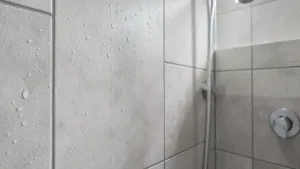 Laminat na ścianę do łazienki