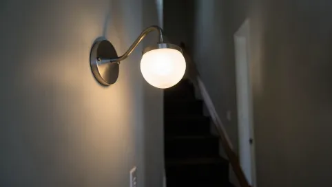 Lampa na klatkę schodową na sciane