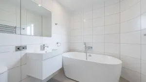 Łazienka Z Płytkami Do Połowy