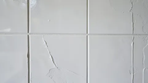 Licowanie ścian płytkami cena