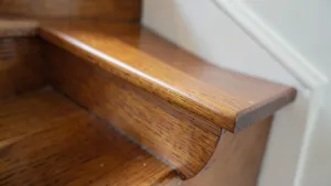 Listwowanie schodów cena