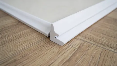 Listwy przypodłogowe do paneli cena