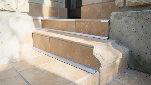 Listwy schodowe do płytek na zewnątrz