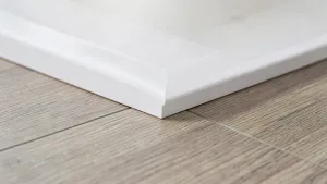 Listwy wykończeniowe do paneli podłogowych