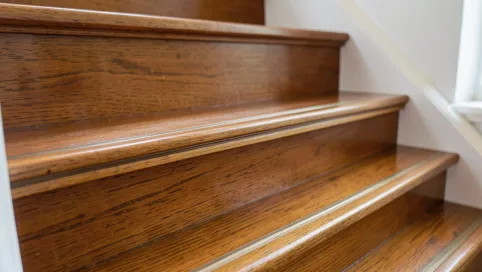 Listwy wykończeniowe na schody
