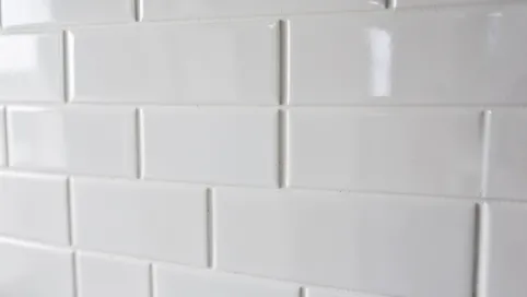 Małe płytki do kuchni na ścianę