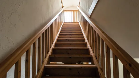 Małe schody na poddasze