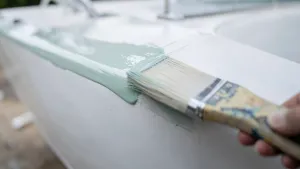 Malowanie łodzi z laminatu