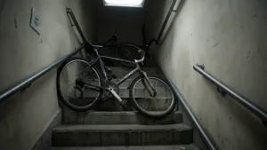 Mandat za rower na klatce schodowej