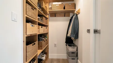 Miejsce pod schodami w przedpokoju