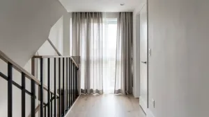 Modne firanki na klatkę schodową