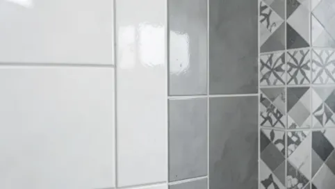 Modne kafelki do łazienki 2025